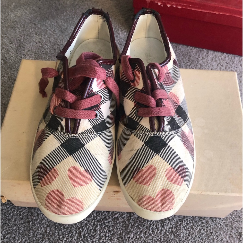 Gently worn Burberry Women’s heart Sneakers size 8